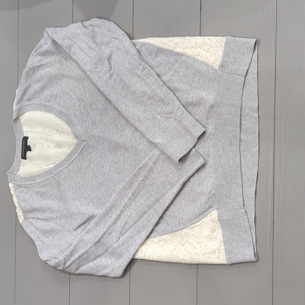 Banana Republic BR V-neck Grey & White Floral Lace Back Sweater Size Small S